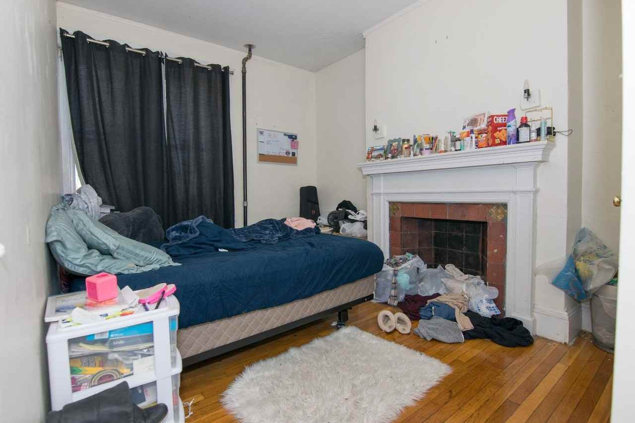 70 Egmont St - Photo 5 of 9