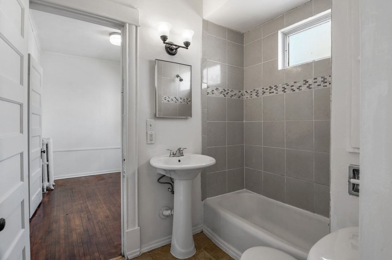 1326 Monroe St Ne - Photo 5 of 23