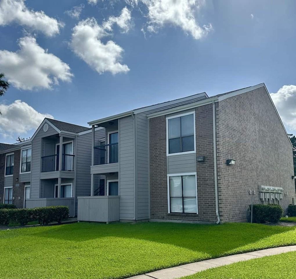 Fairway Square Apartments - Photo 3 of 43