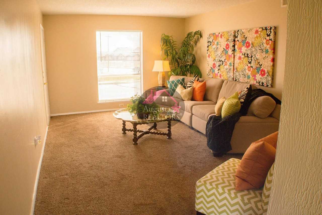 2800 2800 Sayles - 22 B - Photo 3 of 12