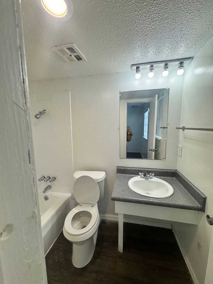 1601 NW 30th St. - Photo 3 of 42