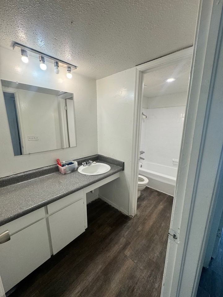 1601 NW 30th St. - Photo 6 of 42