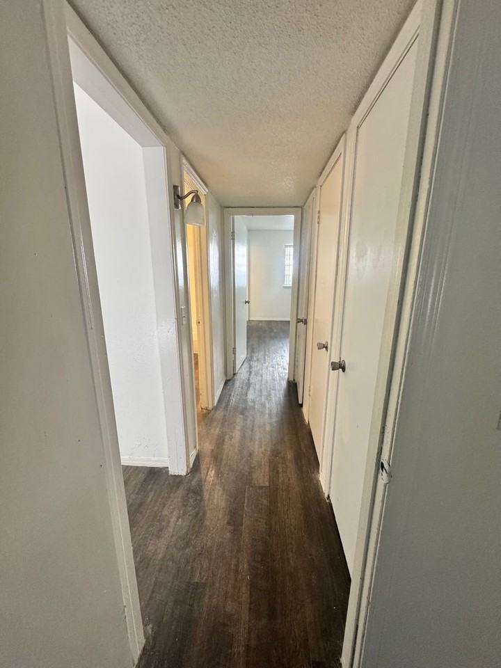 1601 NW 30th St. - Photo 7 of 42