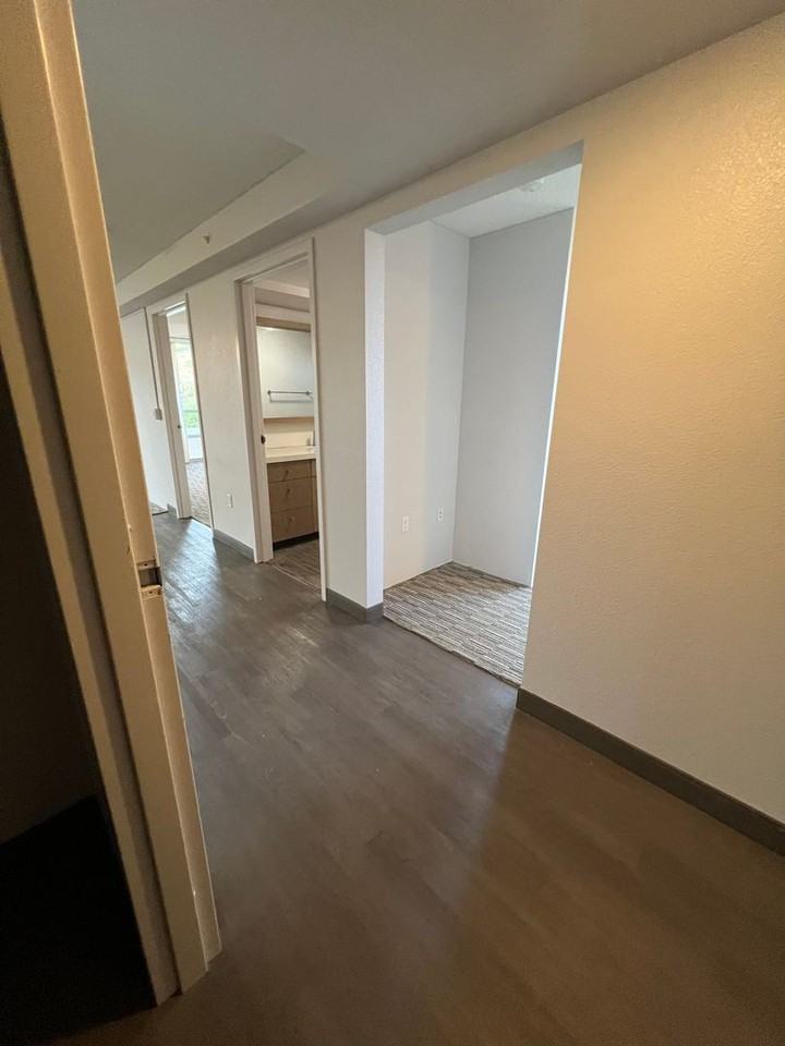 HALE MANU - Photo 2 of 20