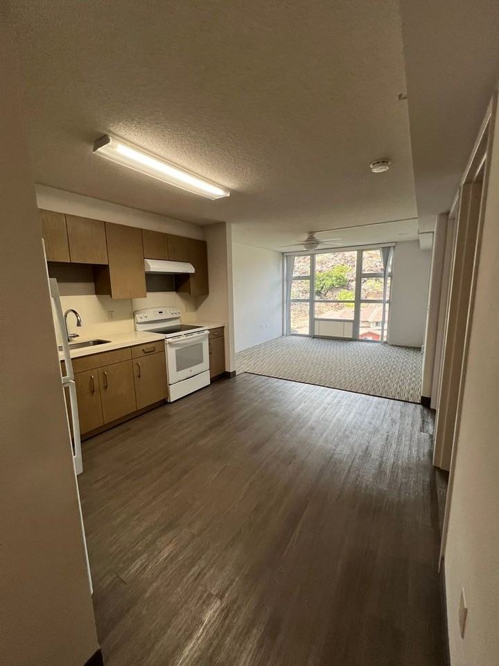 HALE MANU - Photo 3 of 20