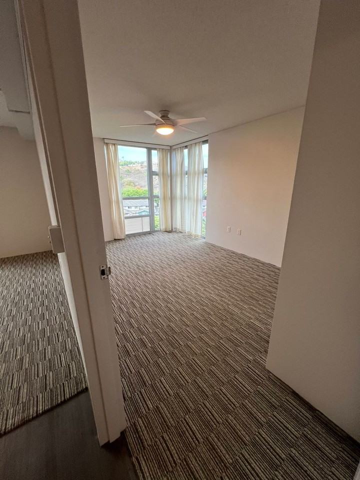 HALE MANU - Photo 5 of 20