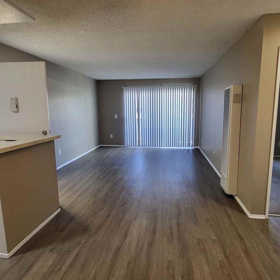 652 Moss St - Photo 2 of 36