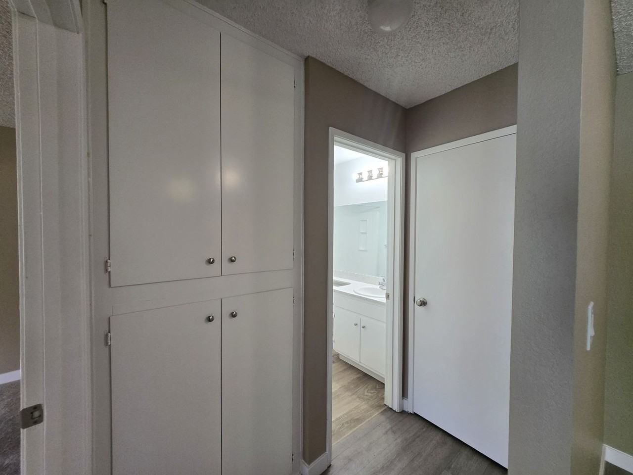 652 Moss St - Photo 6 of 36