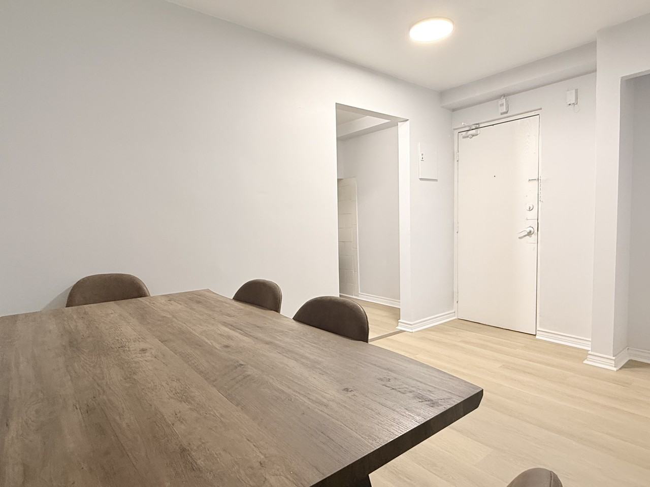 1989 Wyandotte St W #704 - Photo 4 of 14