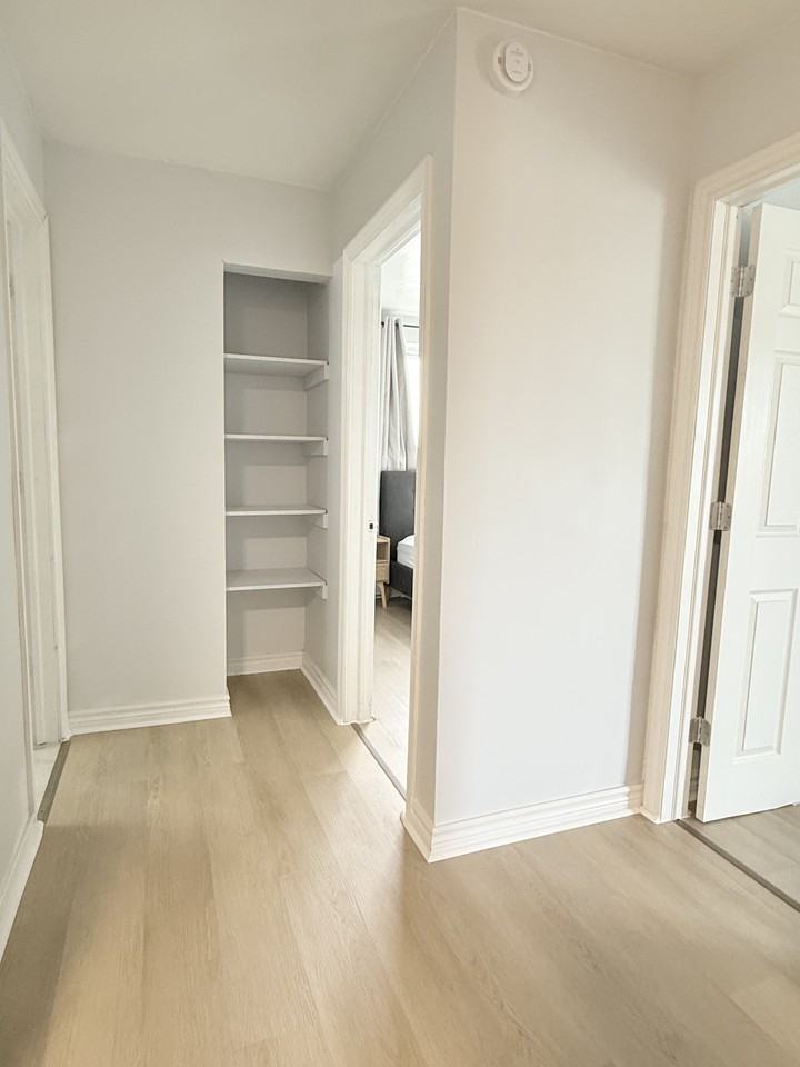 1989 Wyandotte St W #704 - Photo 5 of 14