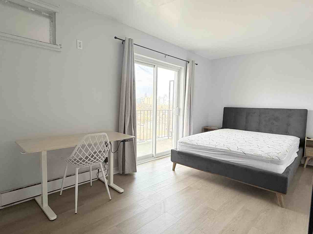 1989 Wyandotte St W #704 - Photo 7 of 14