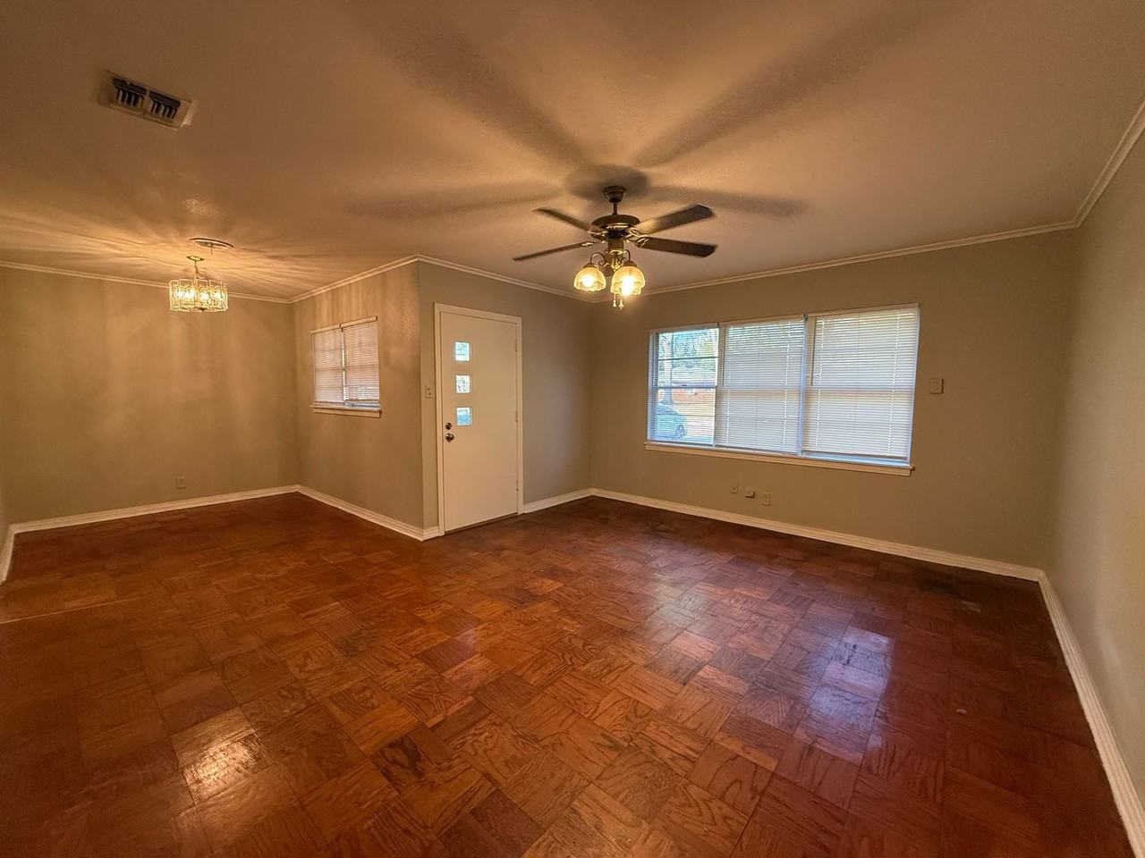 2914 West Cavett Drive - Photo 2 of 18