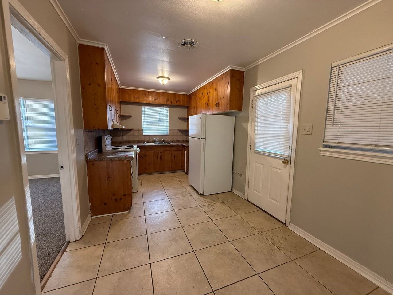 2914 West Cavett Drive - Photo 4 of 18