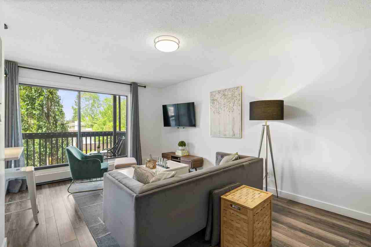 3519 49 Street NW - Photo 7 of 39