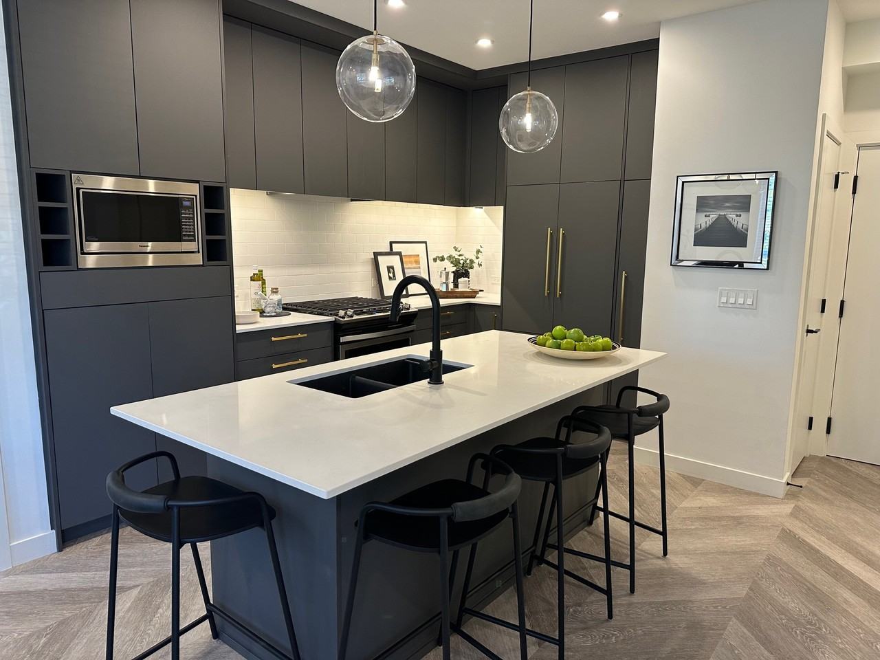 111 111 #1 - Photo 2 of 11