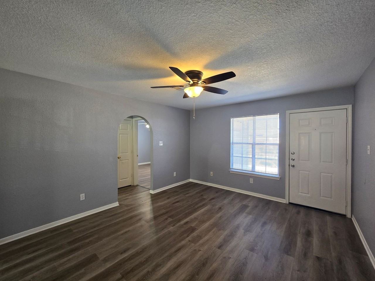 1604 Dugger Cir #D - Photo 2 of 17