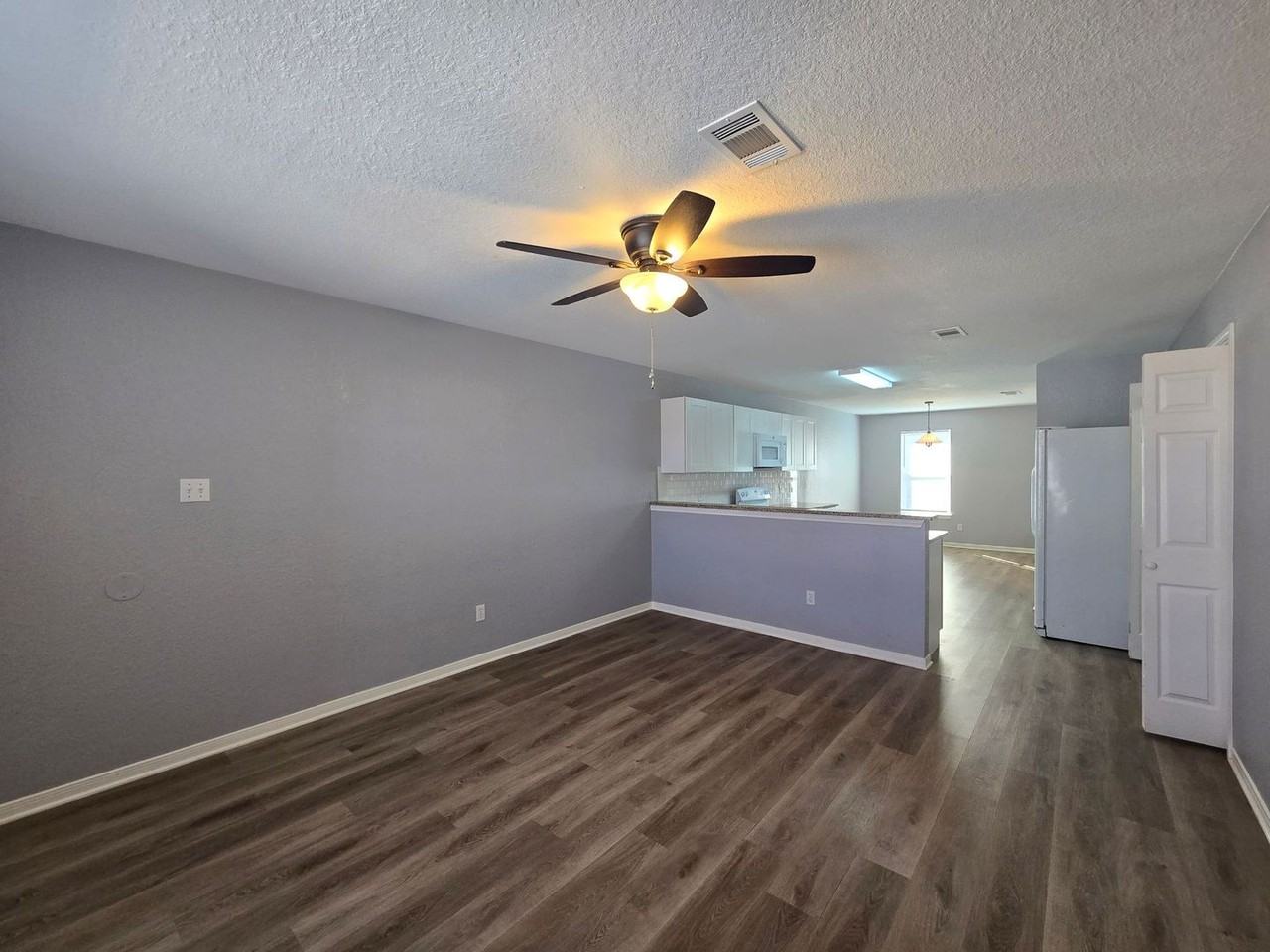 1604 Dugger Cir #D - Photo 3 of 17