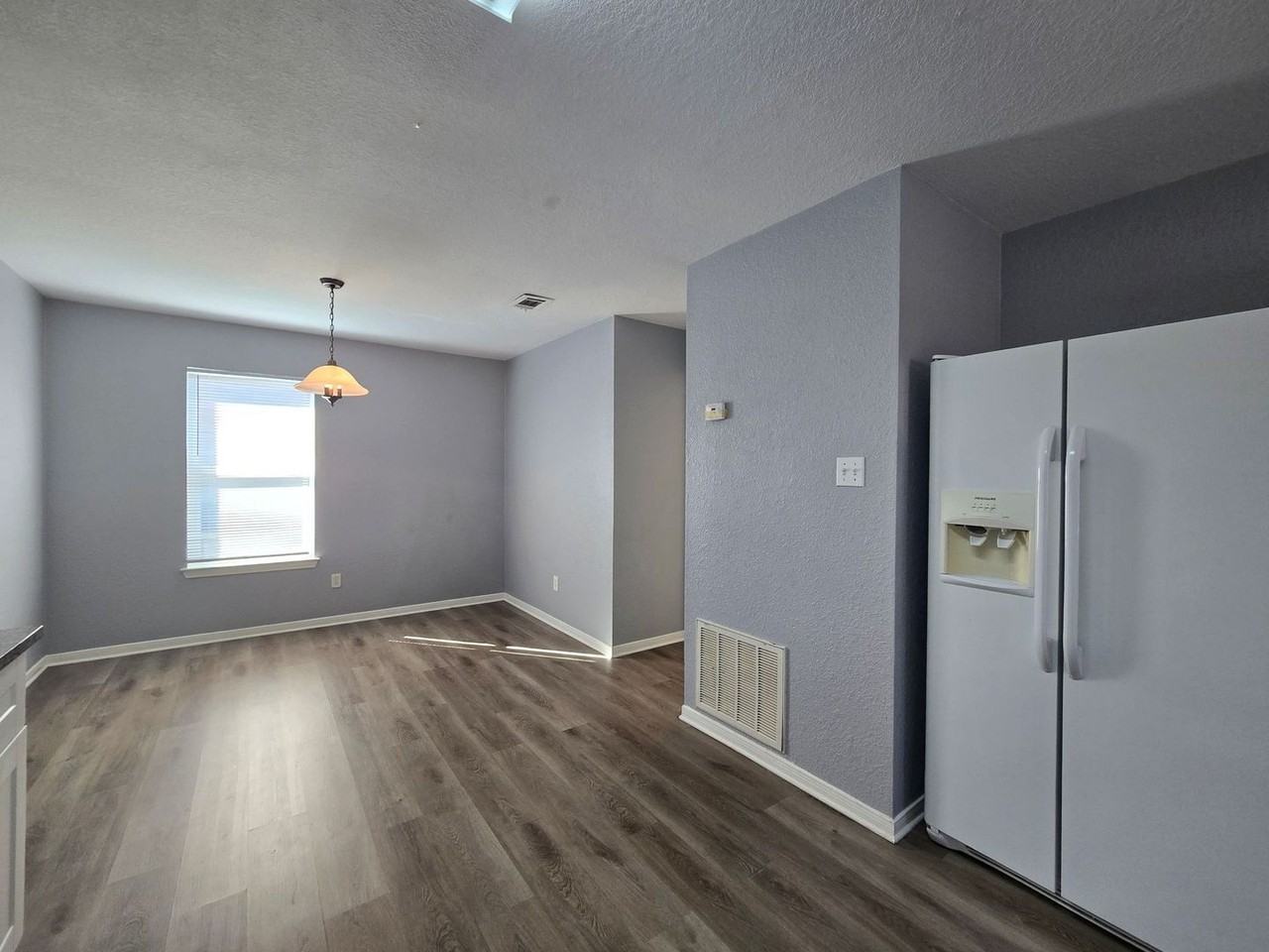 1604 Dugger Cir #D - Photo 6 of 17