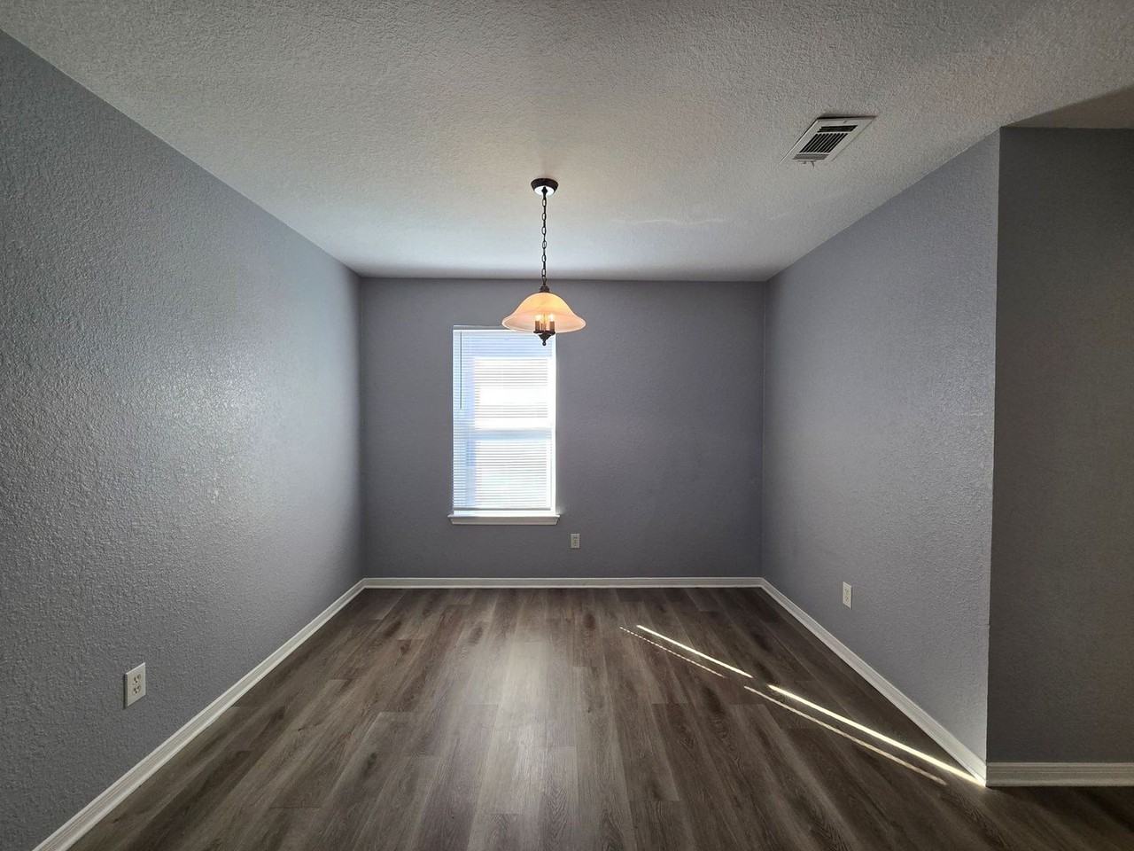 1604 Dugger Cir #D - Photo 7 of 17