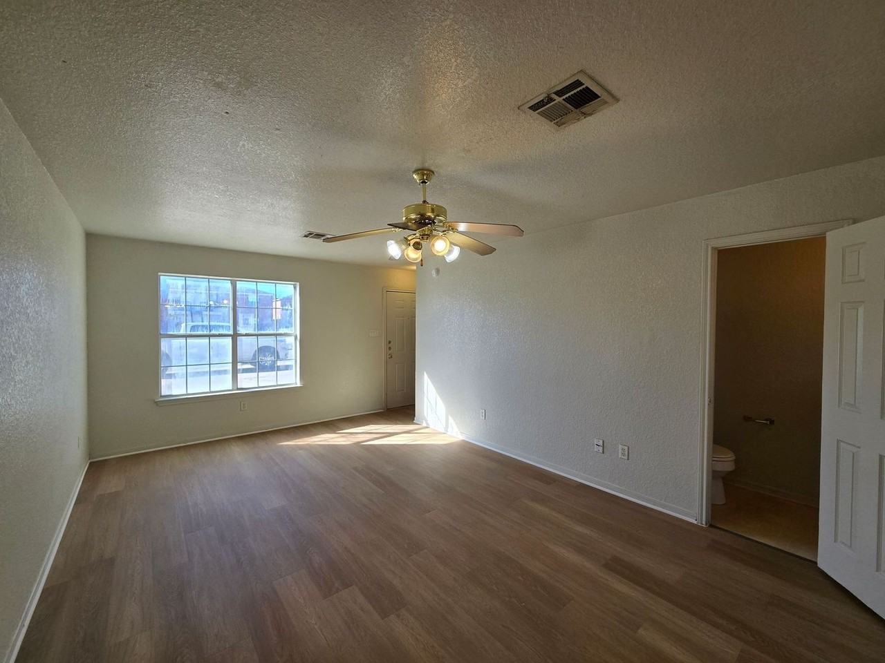 1603 Dugger Cir #D - Photo 2 of 15