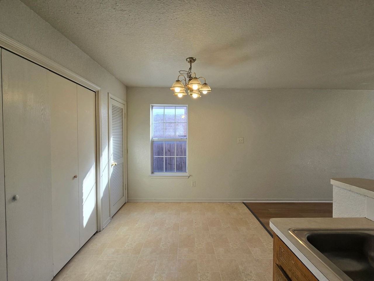 1603 Dugger Cir #D - Photo 6 of 15