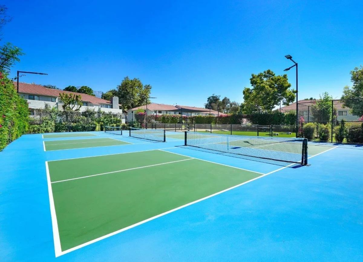 8255 Vineyard Ave - Photo 6 of 38