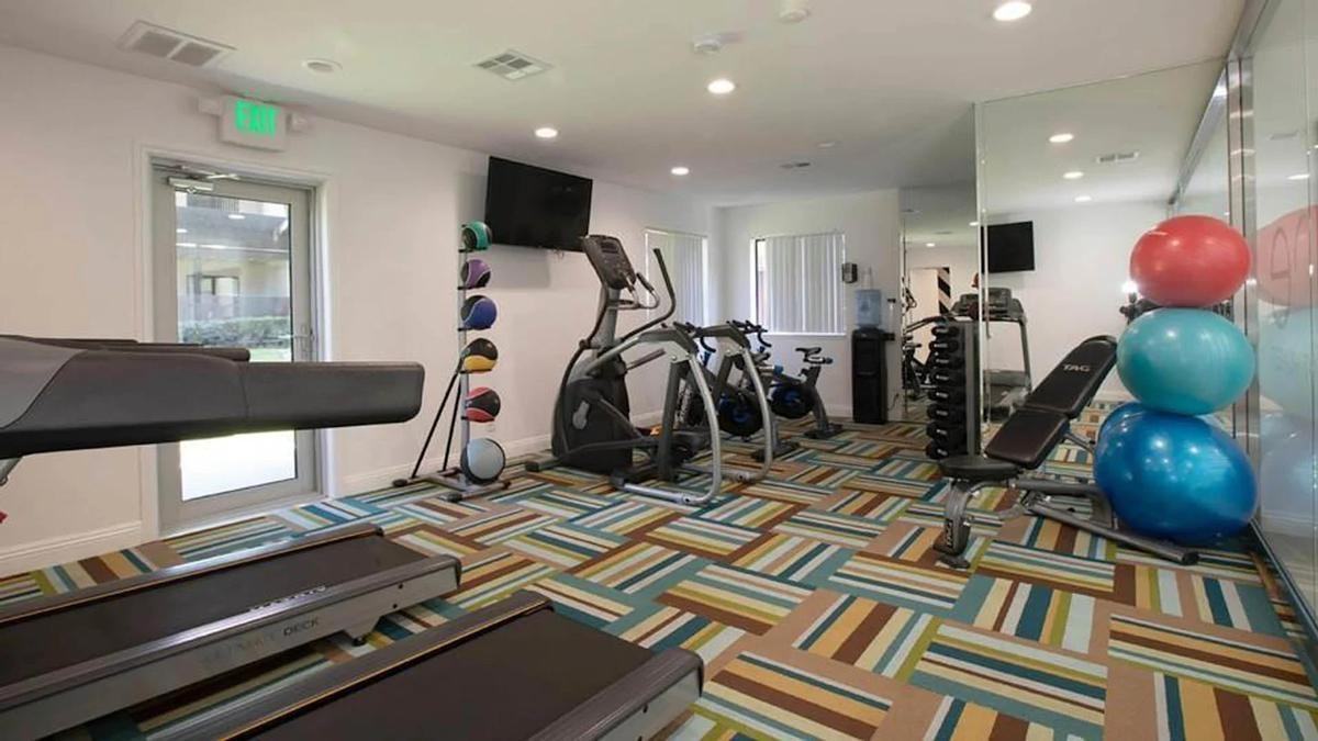 8255 Vineyard Ave - Photo 3 of 38