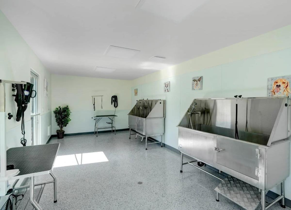 8255 Vineyard Ave - Photo 5 of 38