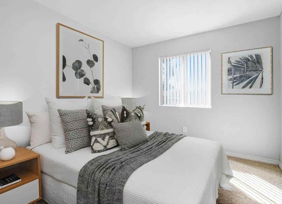 8255 Vineyard Ave - Photo 5 of 38