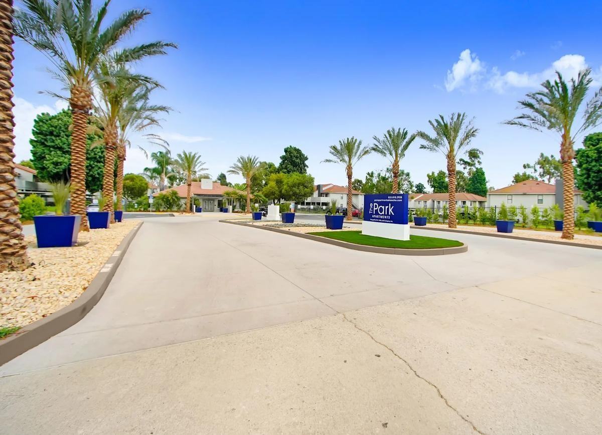 8255 Vineyard Ave - Photo 2 of 38