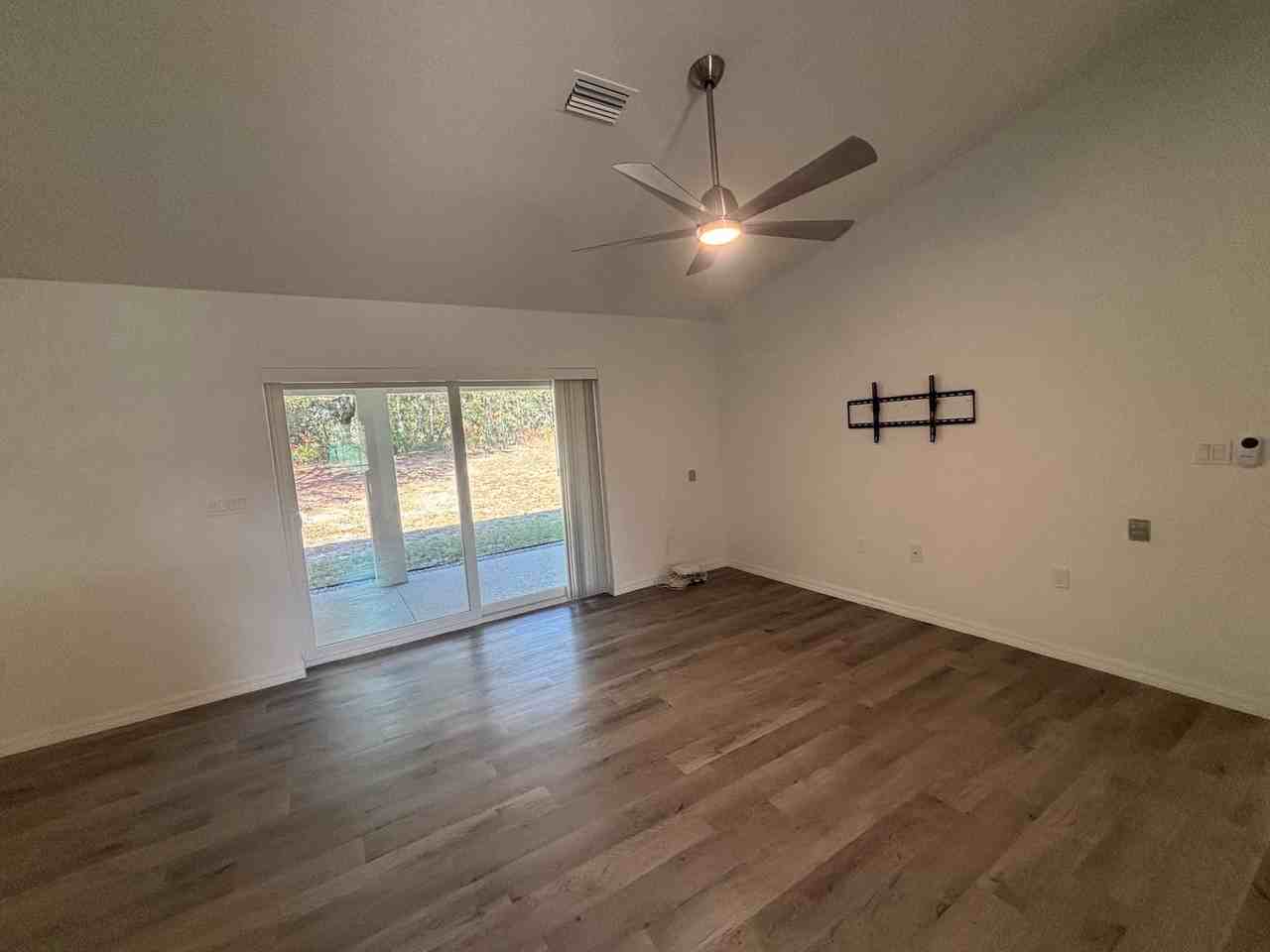 6589 North Bedstrow Boulevard - Photo 4 of 35