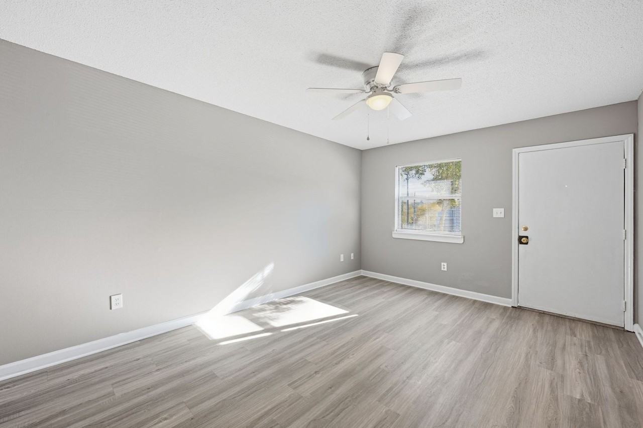 Chimneys Apartments - Photo 4 of 43