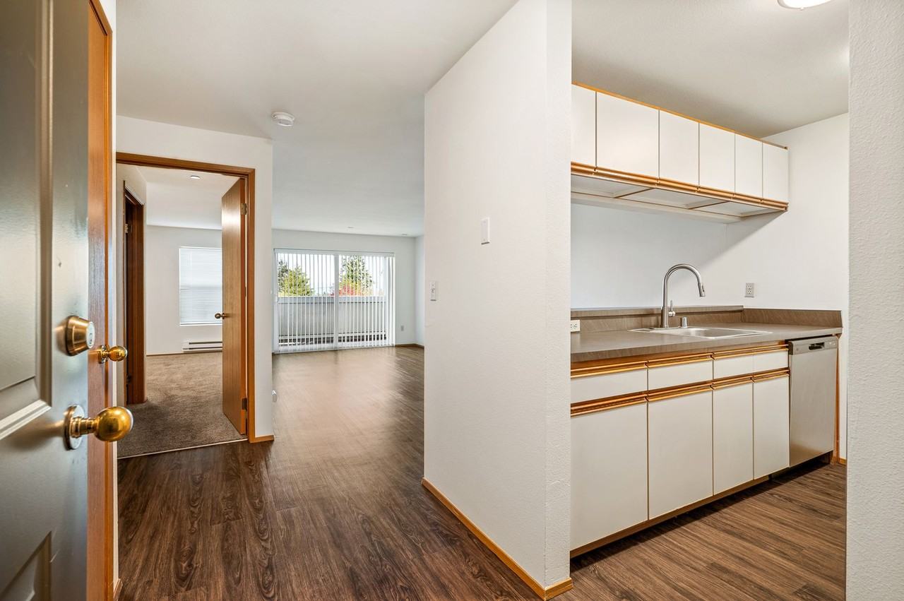 Daniels Apartments - Photo 7 of 38