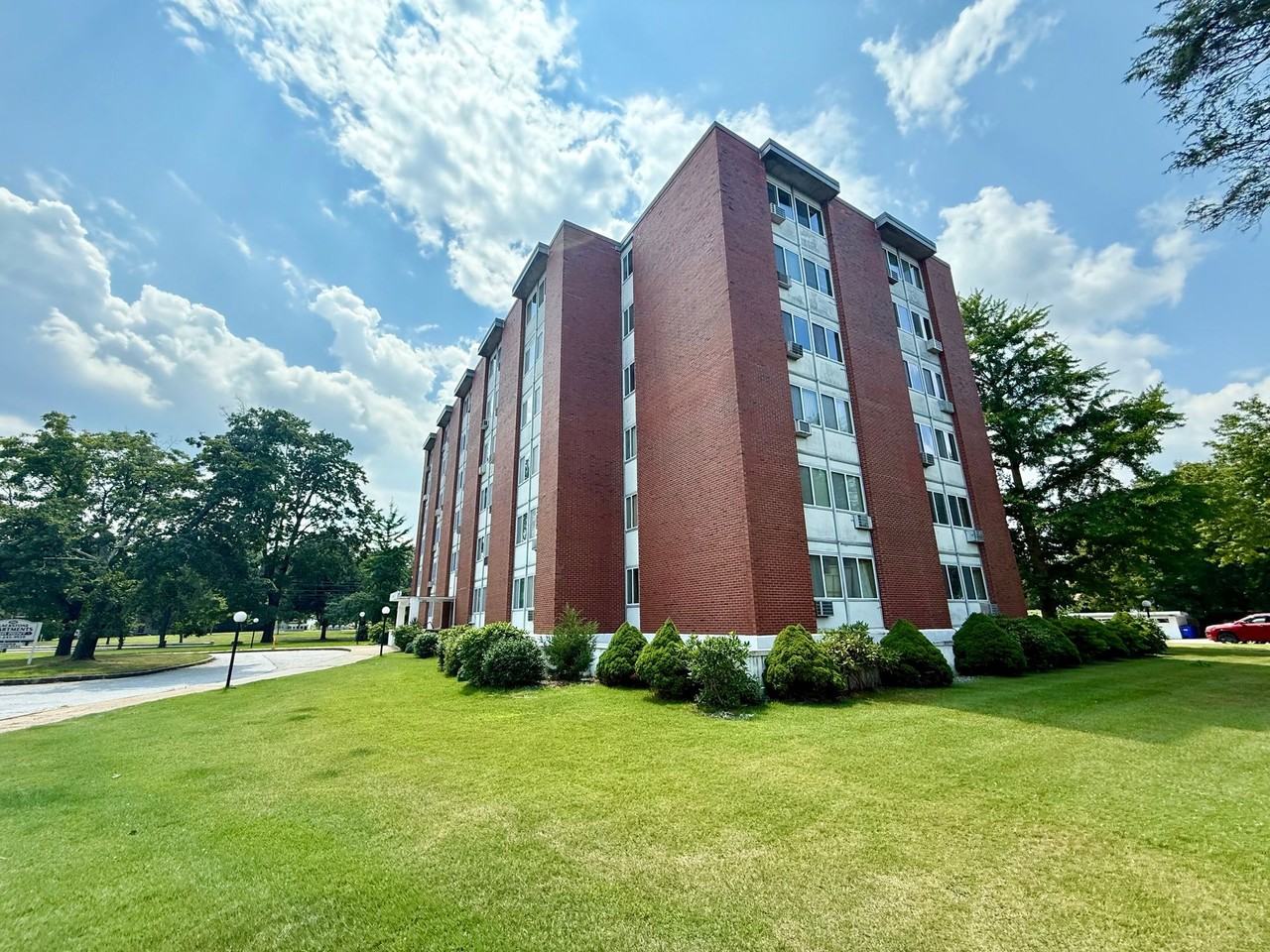 Blackstone Apartments - Photo 4 of 4