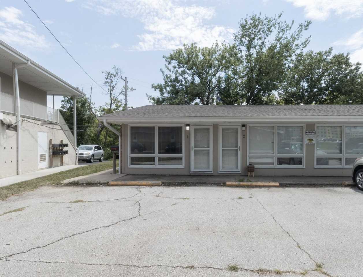 1036  Southpark Dr - Photo 4 of 22