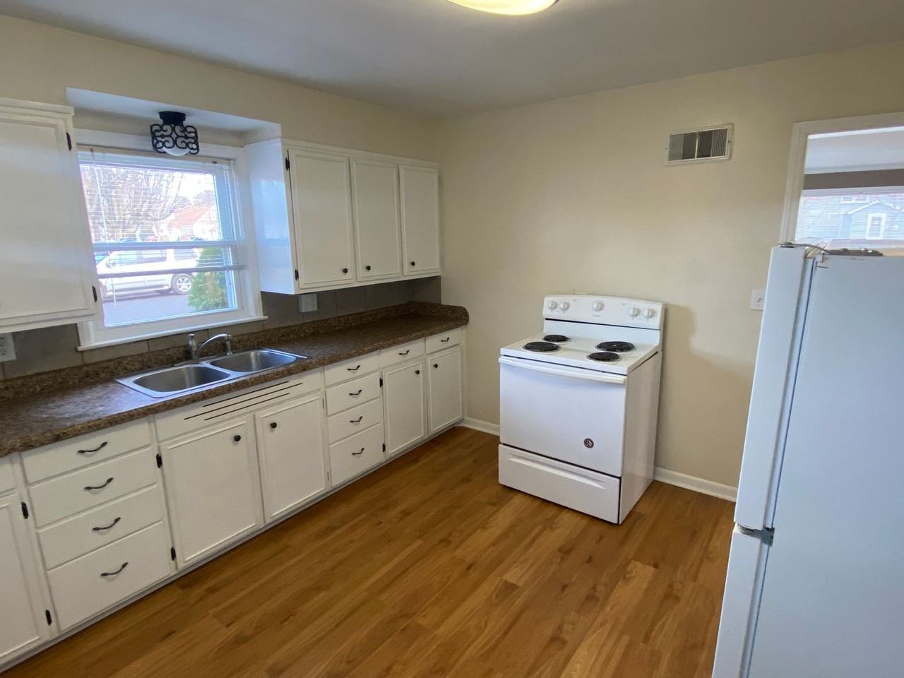 1101 West Rosecrans Street - Photo 5 of 25