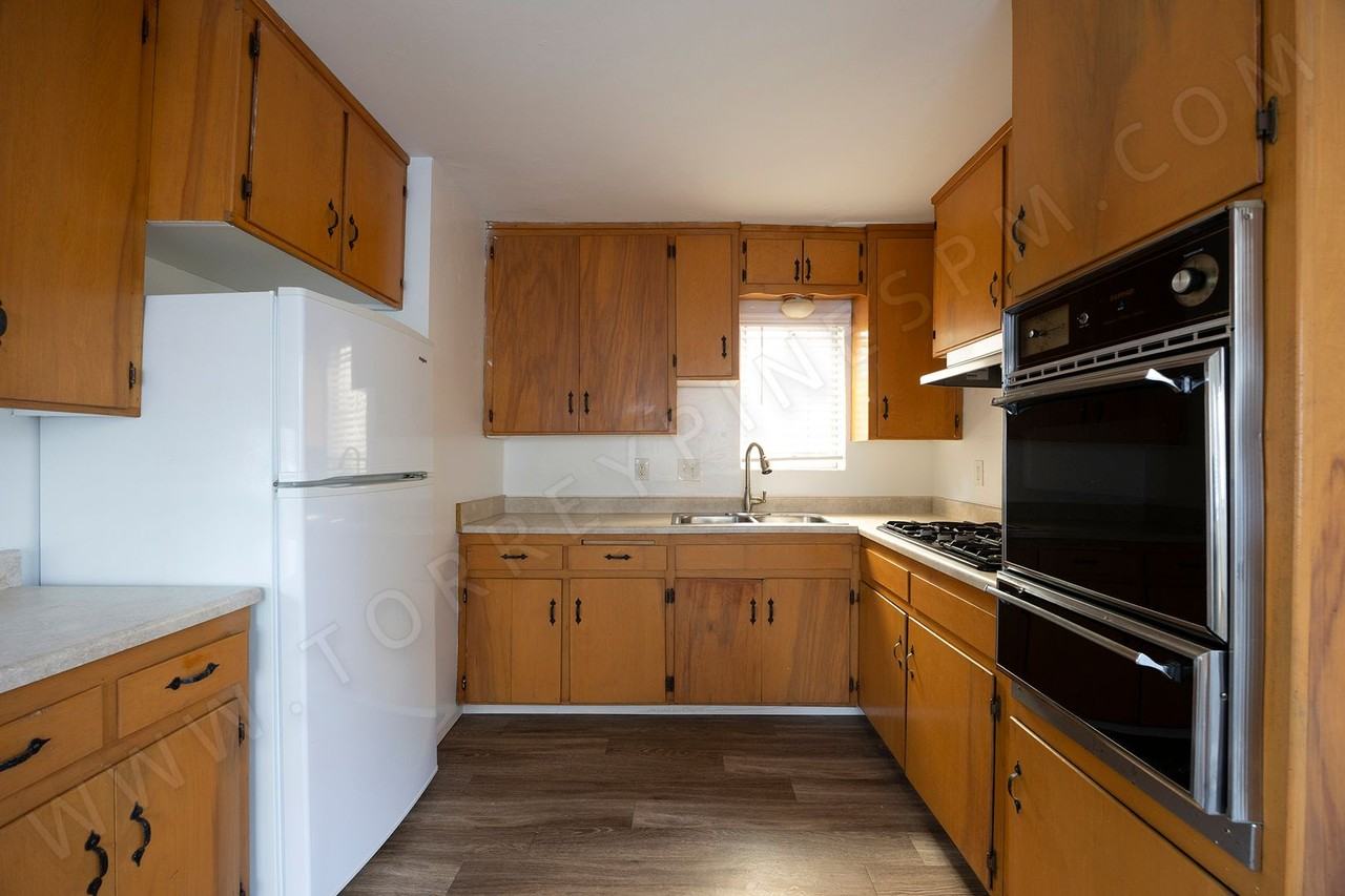 2013 Thomas Ave - Photo 4 of 10