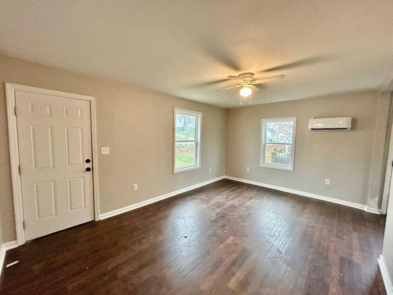 524 Graham Avenue - Photo 3 of 12