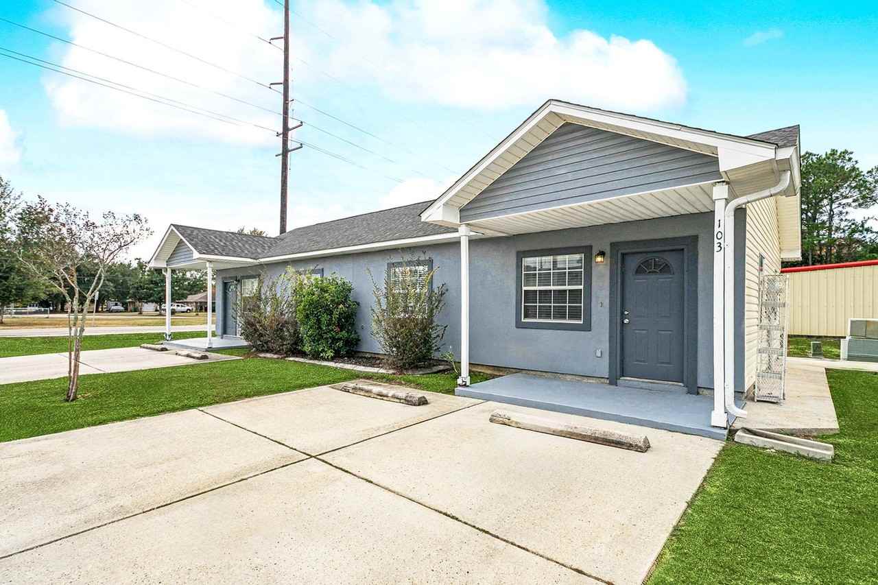 102 Royal St - Photo 4 of 13