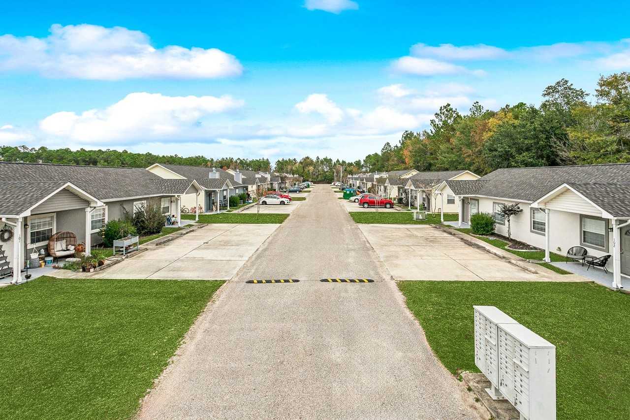 102 Royal St - Photo 5 of 13