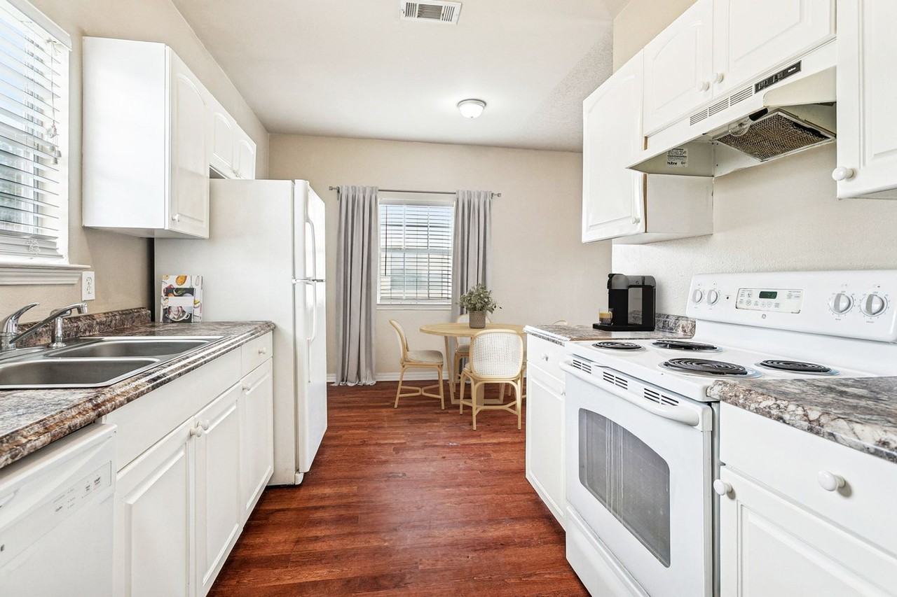 102 Royal St - Photo 3 of 13