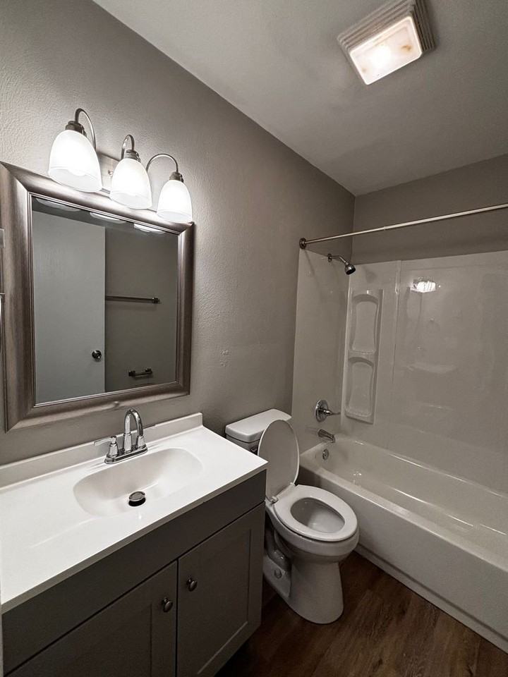 Sanlor Apartments - Photo 7 of 25