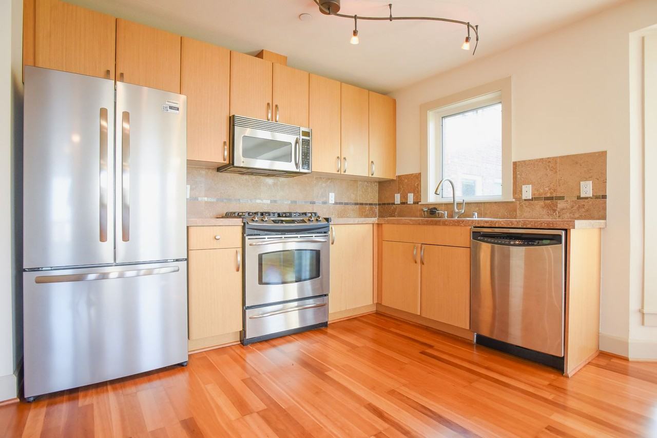 319 Summit Ave E #202 - Photo 4 of 27