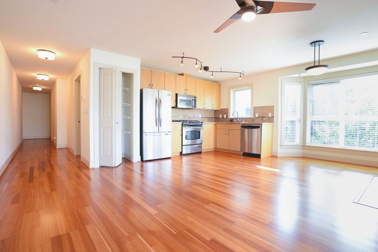 319 Summit Ave E #202 - Photo 5 of 27