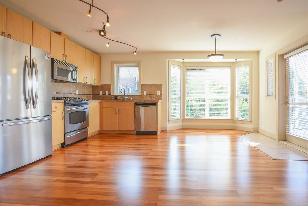 319 Summit Ave E #202 - Photo 6 of 27