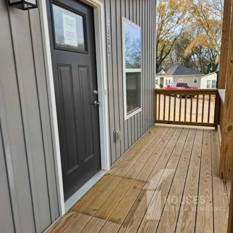 205 Blackwood St - Photo 2 of 14