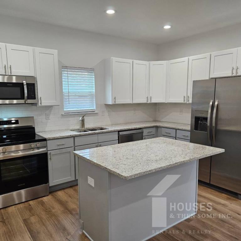 205 Blackwood St - Photo 6 of 14