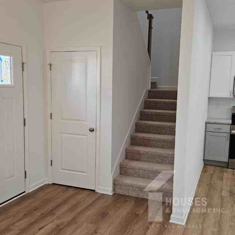 205 Blackwood St - Photo 7 of 14