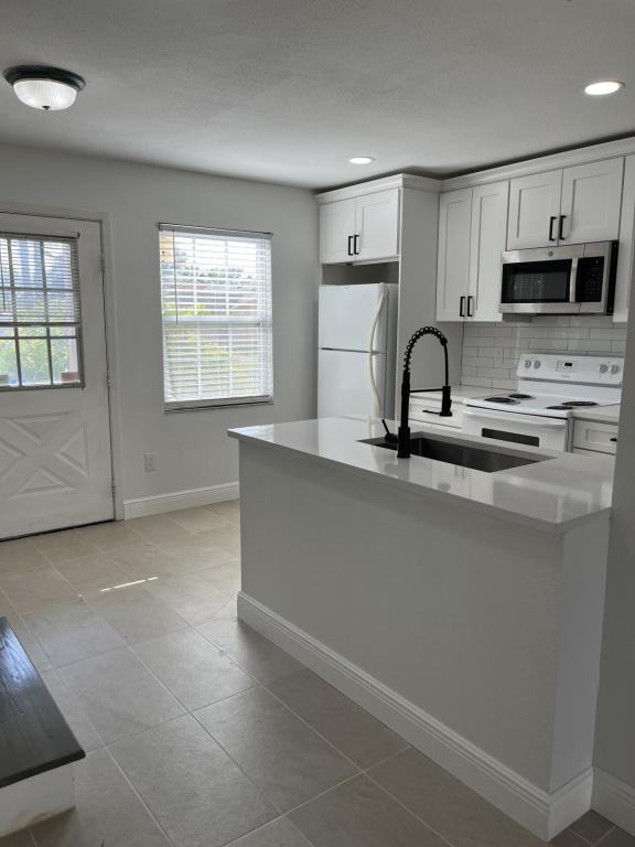 7617 Tamarind Avenue - Photo 3 of 17