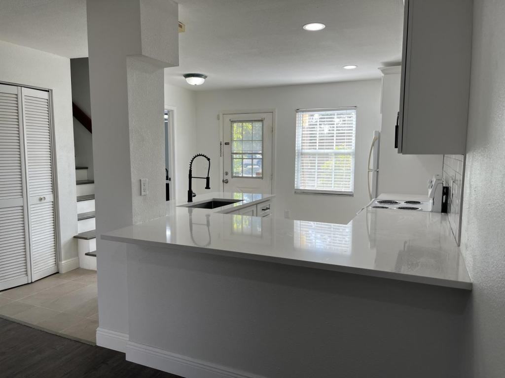 7617 Tamarind Avenue - Photo 5 of 17